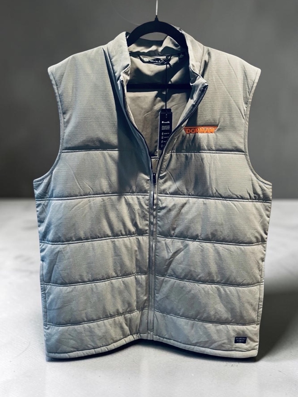 TravisMathew Dorman Automotive Men’s XL Gray Quilted Vest NWT Performance